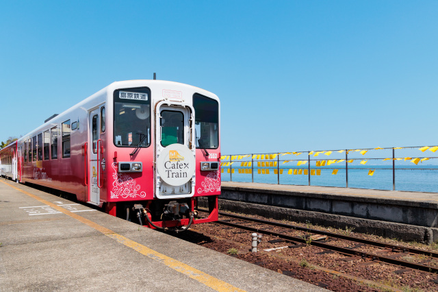 観光列車　しまてつカフェトレイン