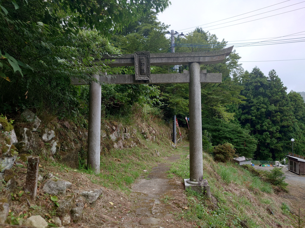 自然歩道入口の鳥居(小地獄)